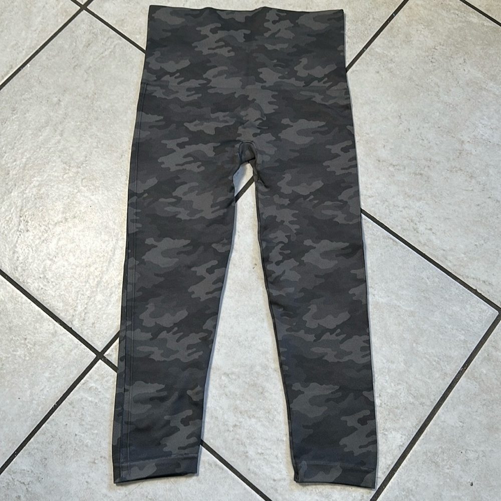 Spanx Look‎ At Me Now Leggings Camo